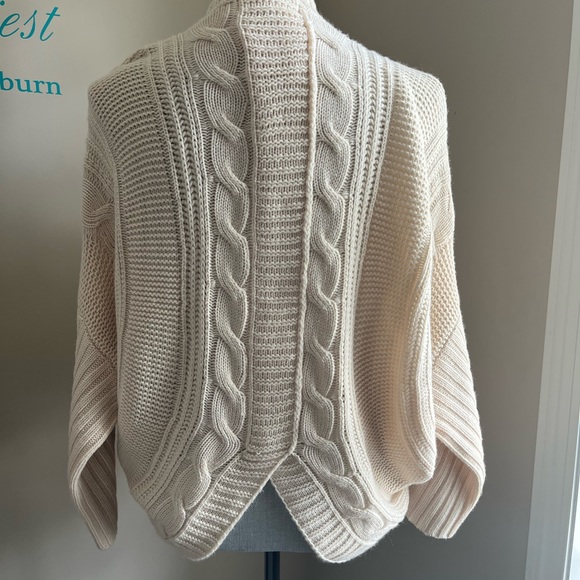 Soft knit cream cardigan 26x30 - Picture 4 of 8